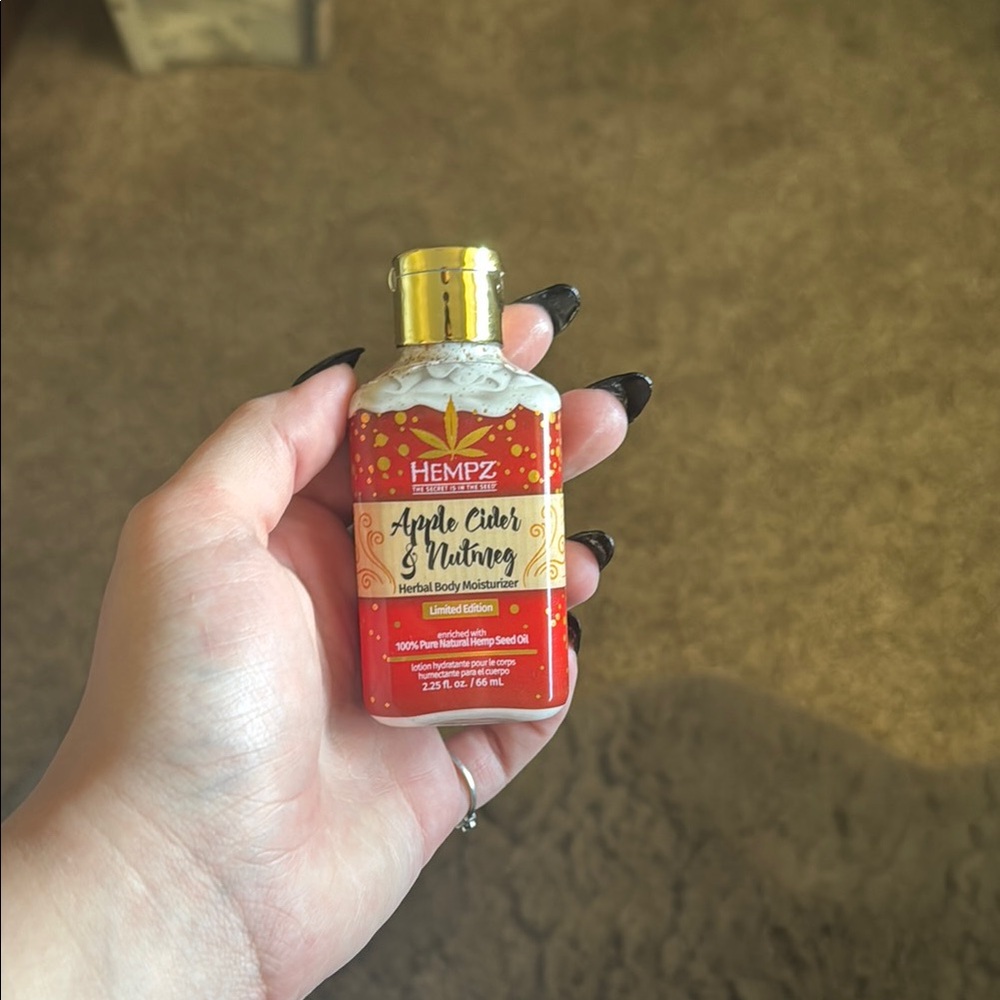 Hempz Apple Cider & Nutmeg Herbal Body Moisturizer - Red and Gold